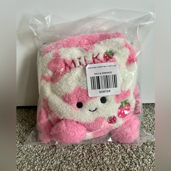 BumBumz 7.5 inch Plush - BreakfastBumz - Sunday Strawberry Milk - Picture 2 of 3
